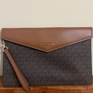Michael Kors Wristlet Maisie Large Clutch Leather Canvas